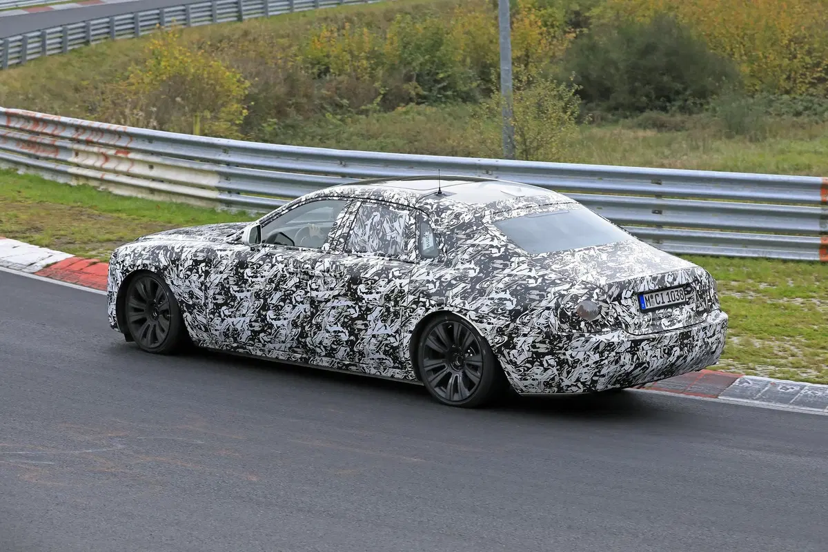 Rolls-Royce Ghost: la nuova generazione al Ring [Foto spia] (5)