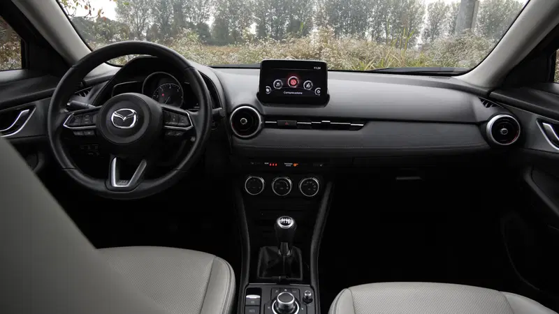 Interni CX-3