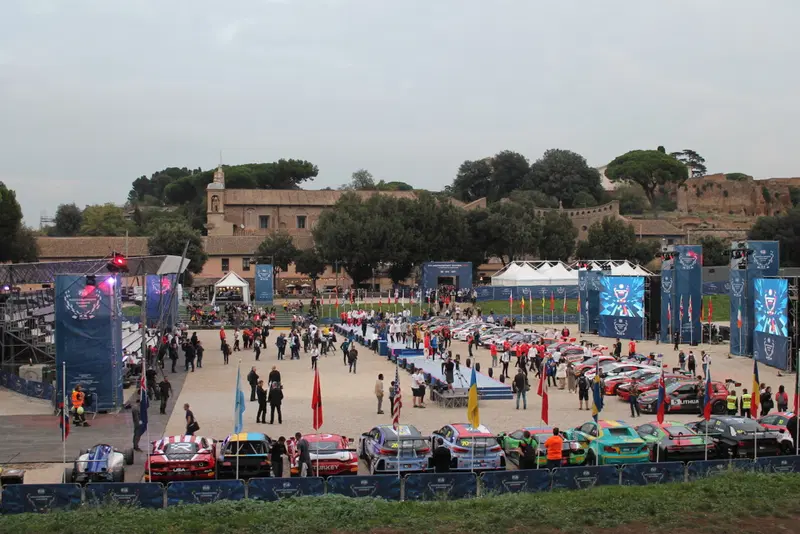 L'area del Circo Massimo a Roma, trasformata per un giorno nel paddock pi&ugrave; suggestivo mai allestito