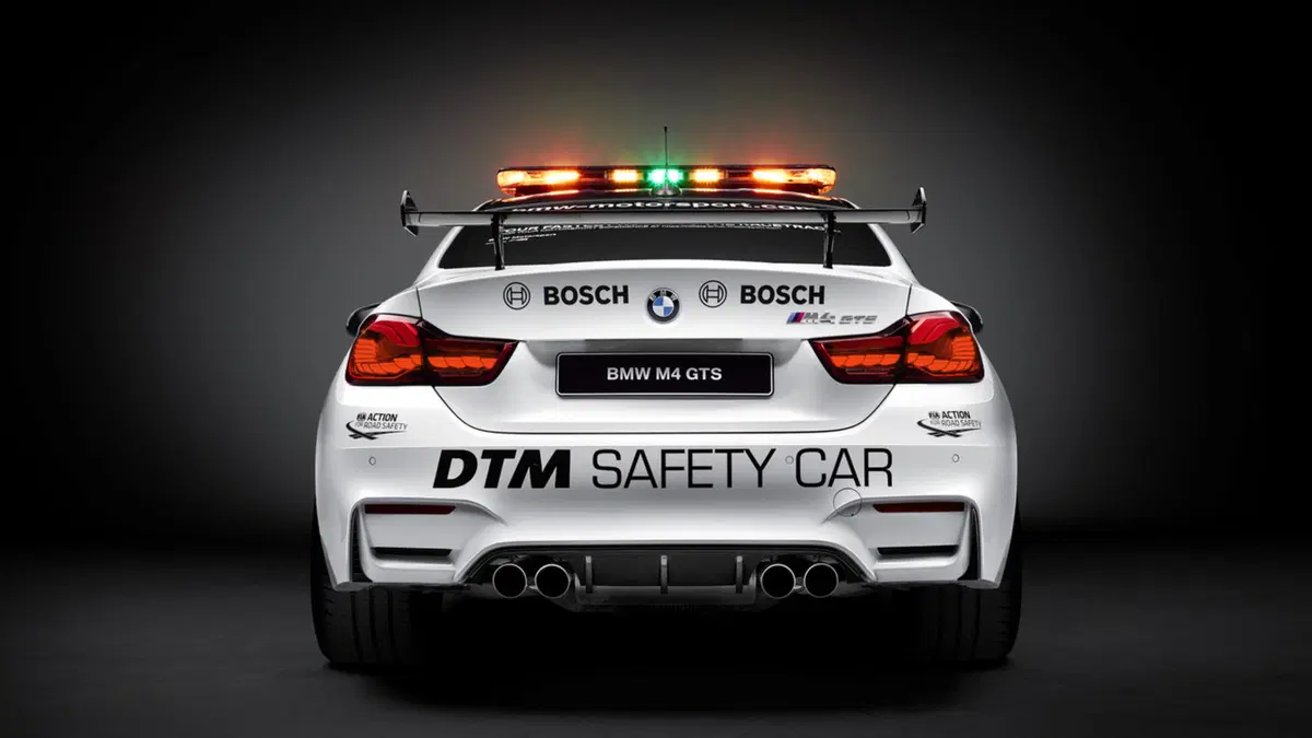 DTM: la BMW M4 GTS è la safety car 2016 (3)