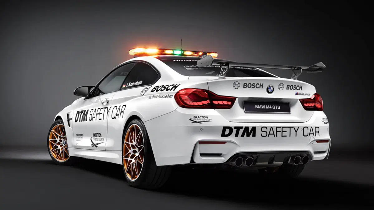 DTM: la BMW M4 GTS è la safety car 2016 (5)