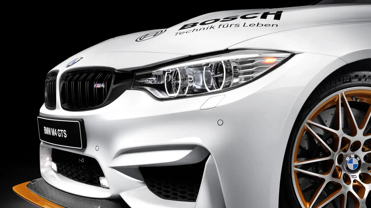 DTM: la BMW M4 GTS è la safety car 2016 (6)