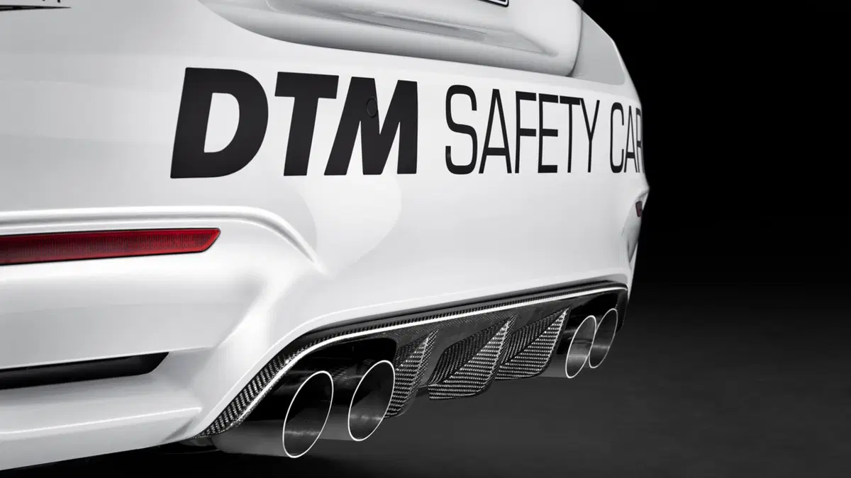 DTM: la BMW M4 GTS è la safety car 2016 (8)