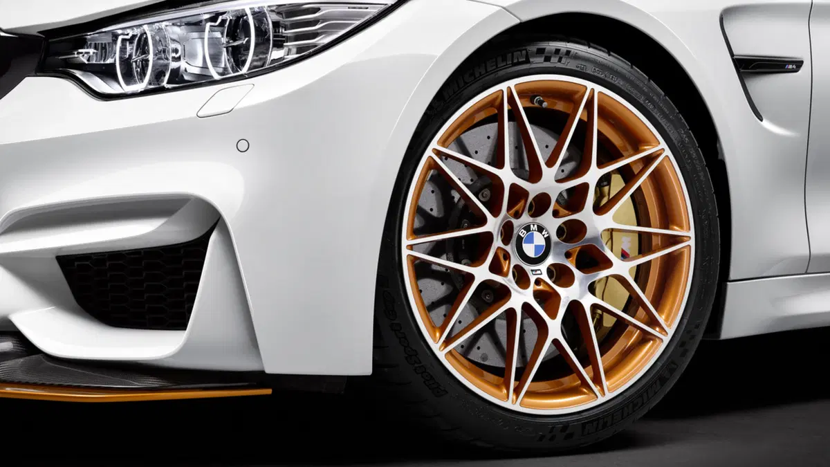 DTM: la BMW M4 GTS è la safety car 2016 (9)