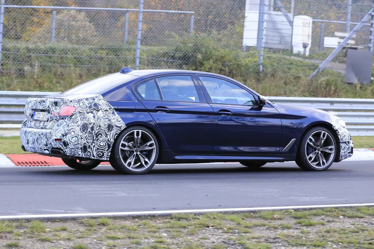 BMW Serie 5 restyling, le foto spia (23)