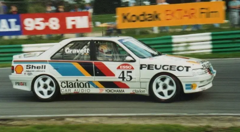La 308 Mi16 rende omaggio con il suo nome alla 405 Mi16 degli anni '90