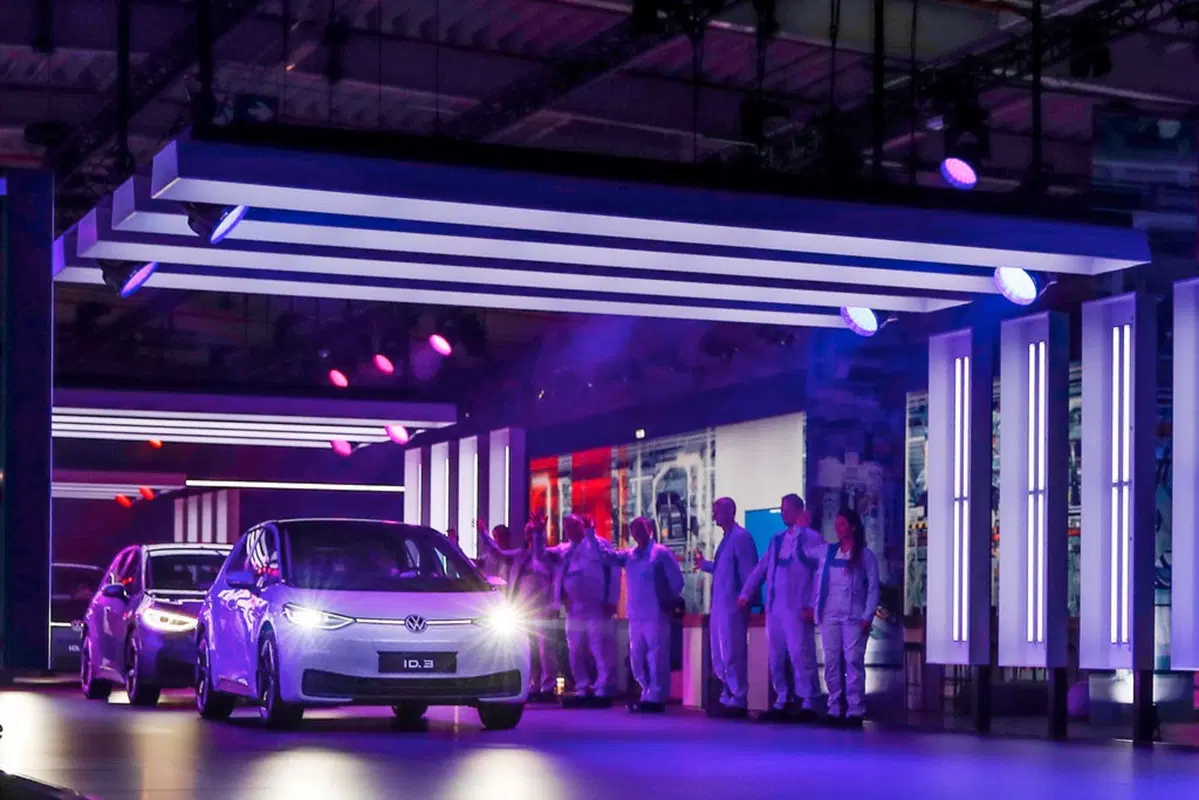 Volkswagen ID.3: Angela Merkel inaugura lo stabilimento di Zwickau (7)