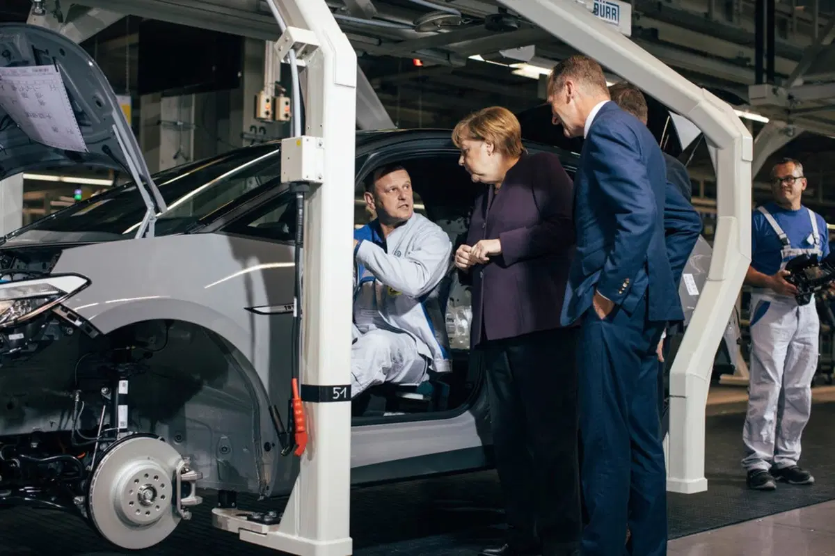 Volkswagen ID.3: Angela Merkel inaugura lo stabilimento di Zwickau (5)