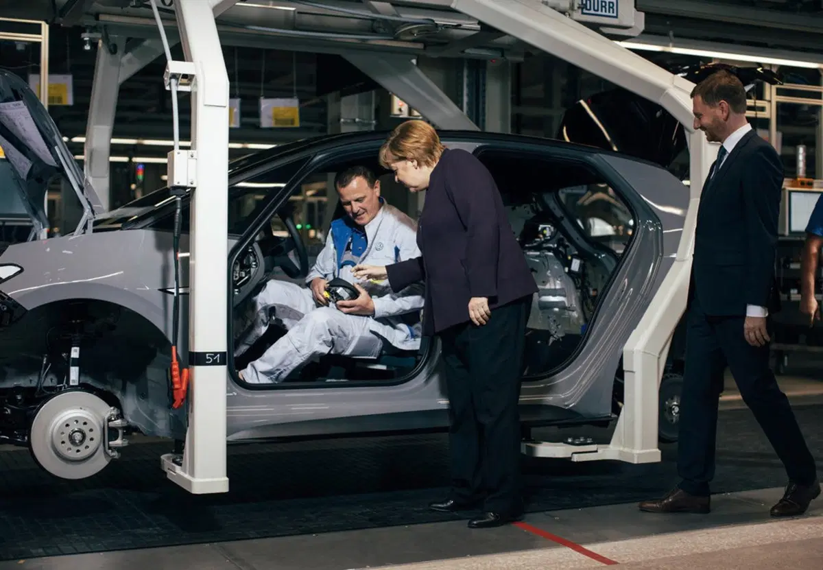 Volkswagen ID.3: Angela Merkel inaugura lo stabilimento di Zwickau (4)