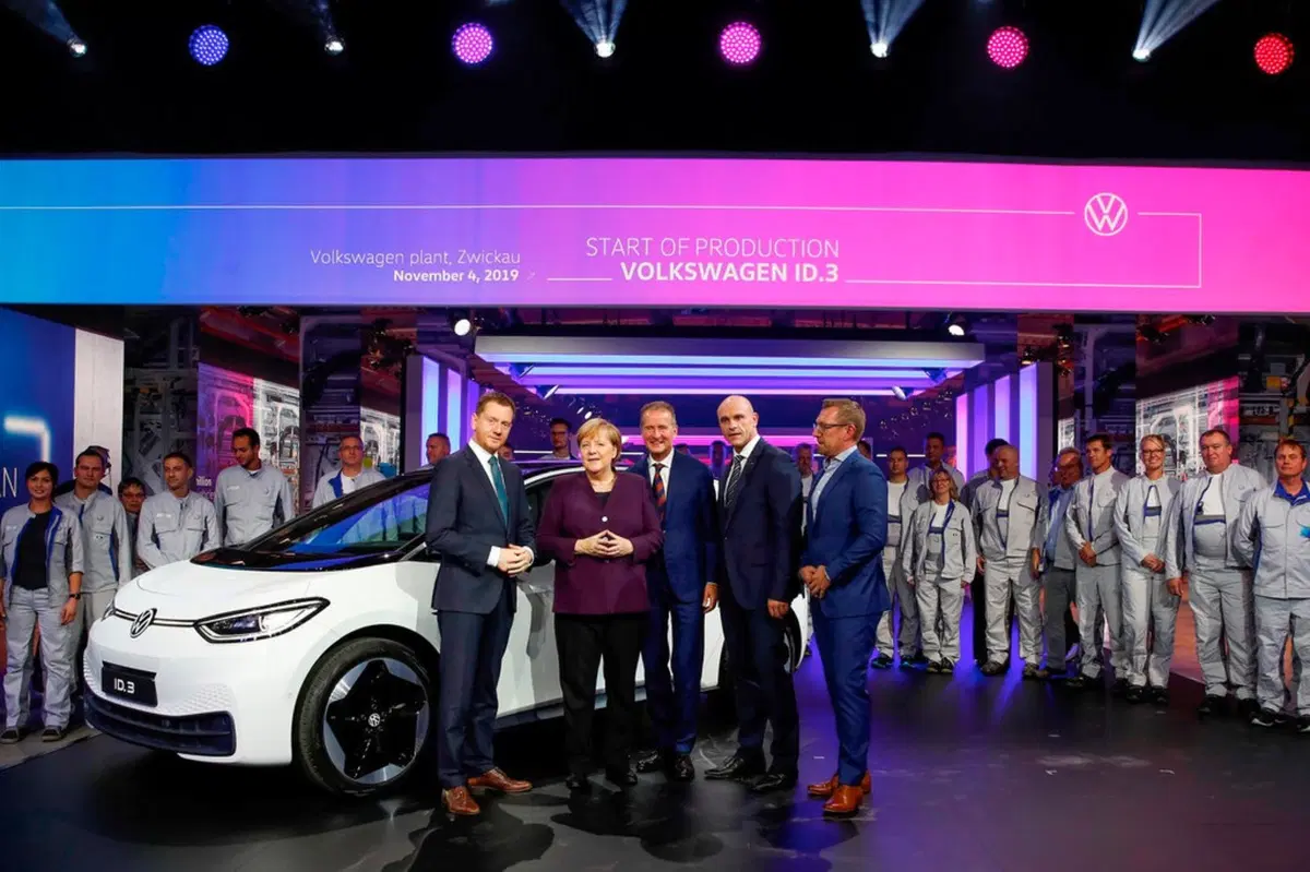 Volkswagen ID.3: Angela Merkel inaugura lo stabilimento di Zwickau (6)