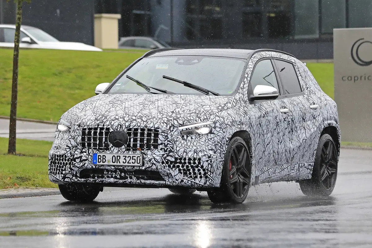 Mercedes-AMG GLA 45, le foto spia (2)