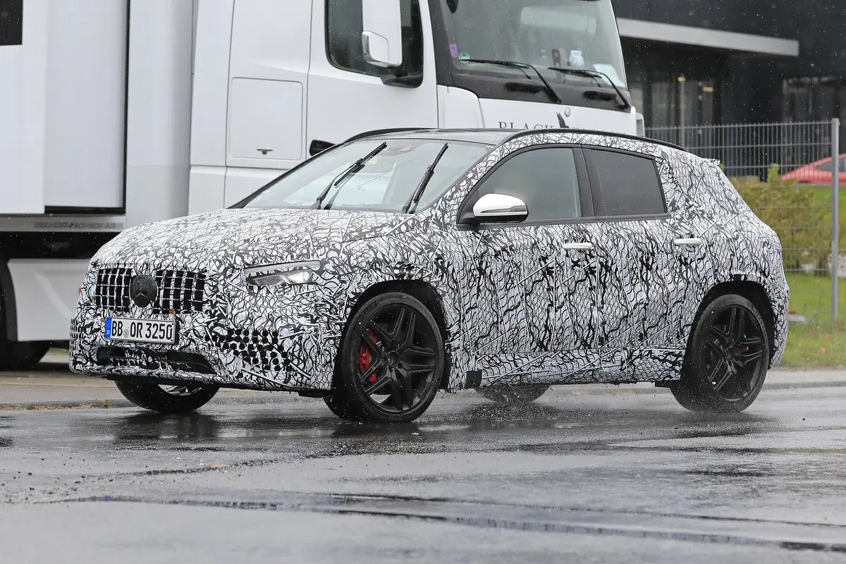 Mercedes-AMG GLA 45, le foto spia (4)