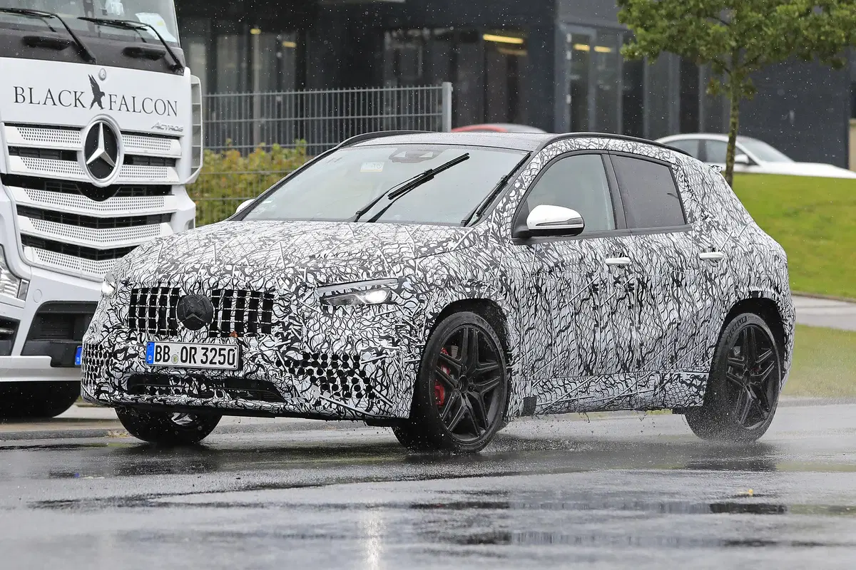 Mercedes-AMG GLA 45, le foto spia (9)