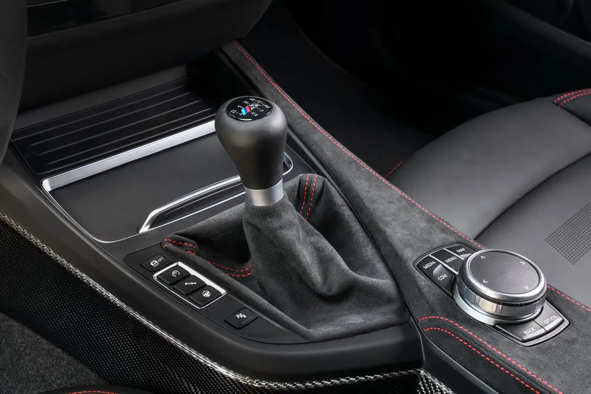 BMW M2 CS, 450 CV in salsa sportiva (12)