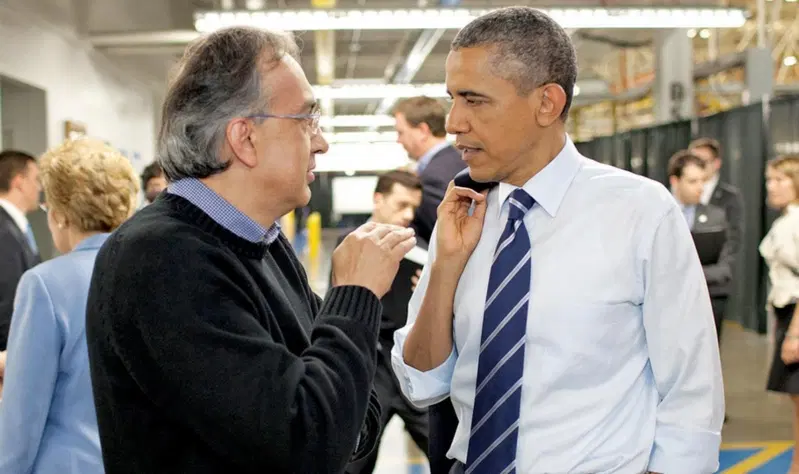 Sergio Marchionne e Barack Obama nel 2011: l'ex presidente USA gli accord&ograve; la sua personale fiducia nel salvare la Chrysler dalla bancarotta. Cos&igrave; nacque FCA