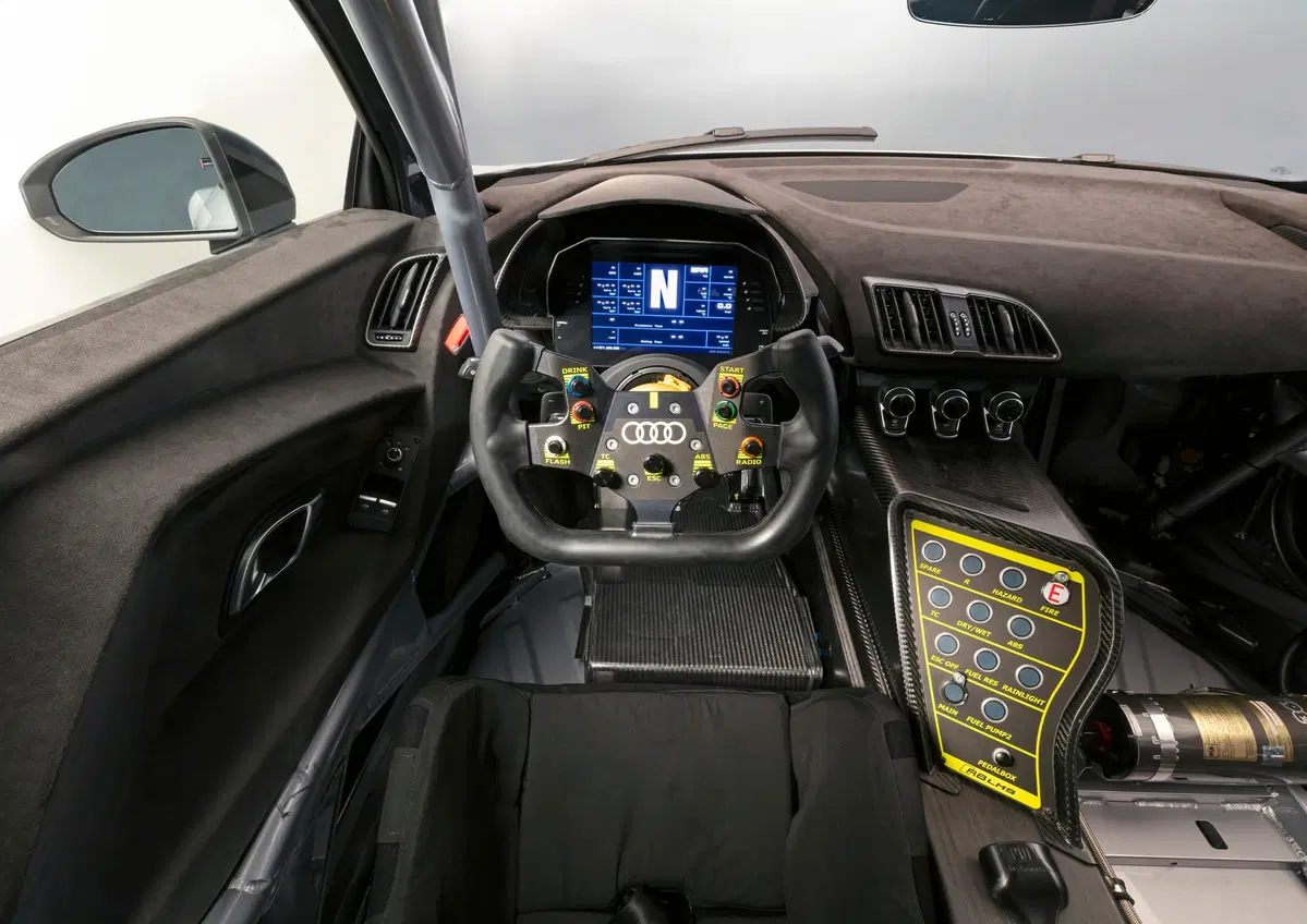 Audi R8 LMS GT4 e R8 V10 RWD, i restyling  (4)