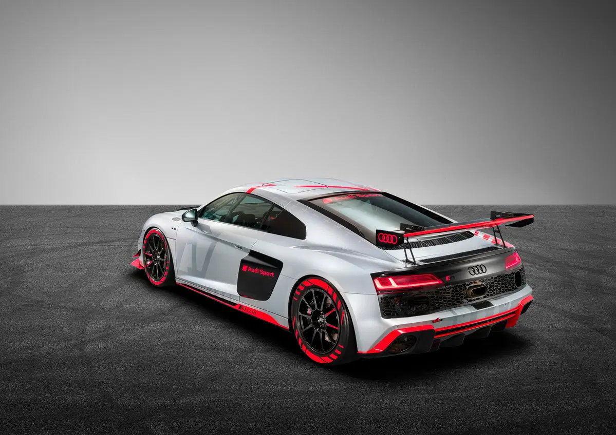 Audi R8 LMS GT4 e R8 V10 RWD, i restyling  (2)