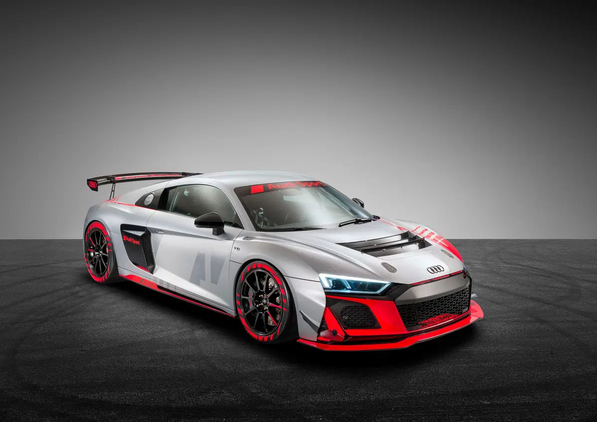 Audi R8 LMS GT4 e R8 V10 RWD, i restyling 