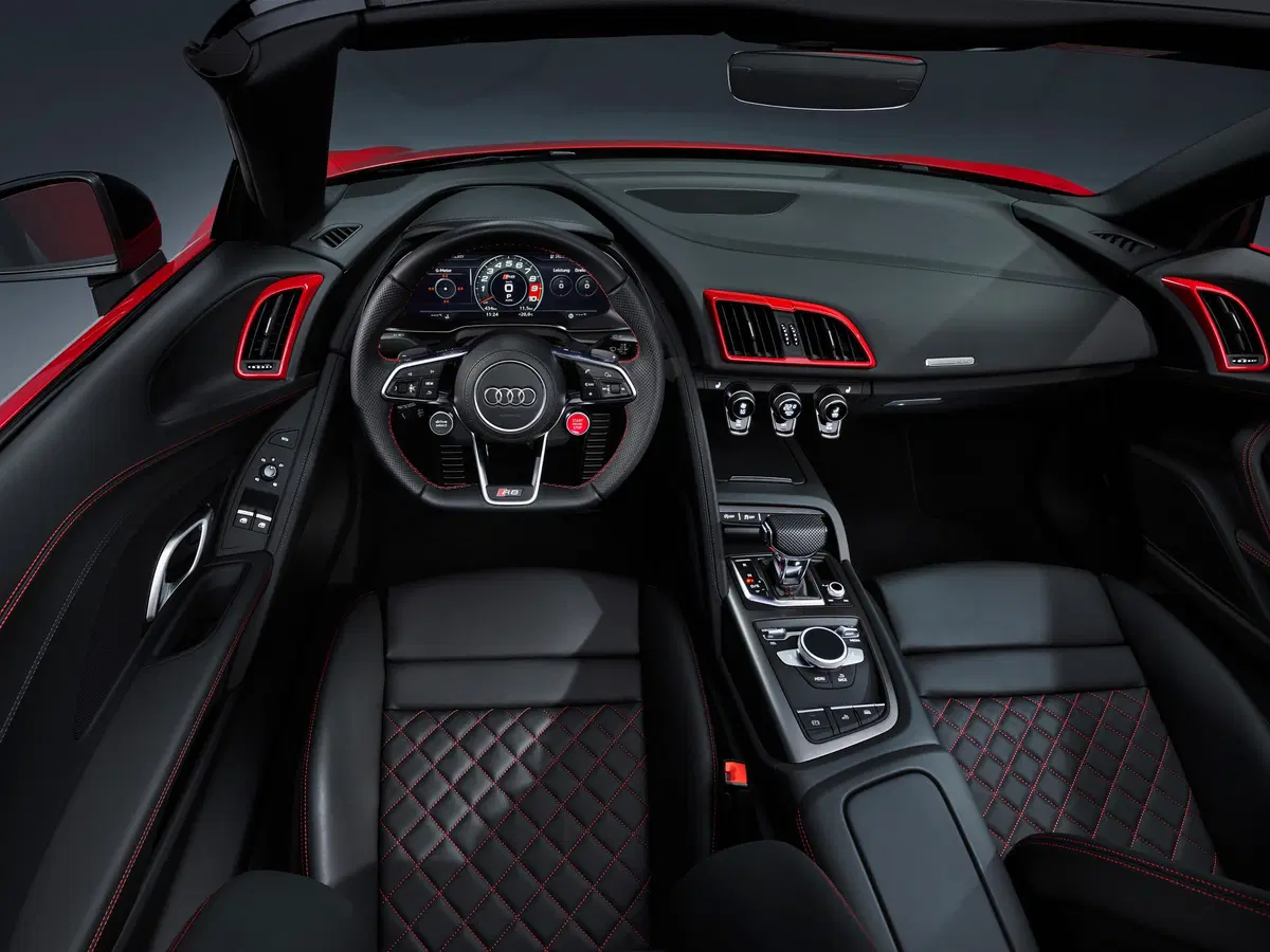 Audi R8 LMS GT4 e R8 V10 RWD, i restyling  (5)