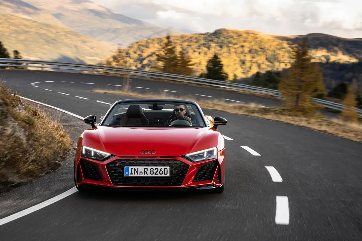 Audi R8 LMS GT4 e R8 V10 RWD, i restyling  (8)