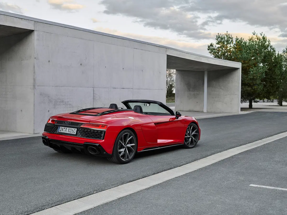 Audi R8 LMS GT4 e R8 V10 RWD, i restyling  (13)