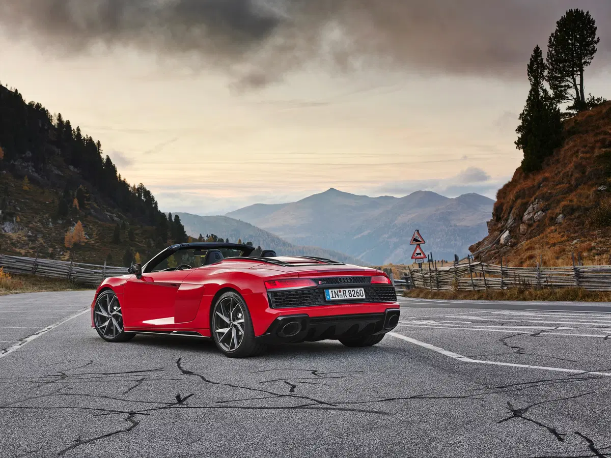 Audi R8 LMS GT4 e R8 V10 RWD, i restyling  (14)