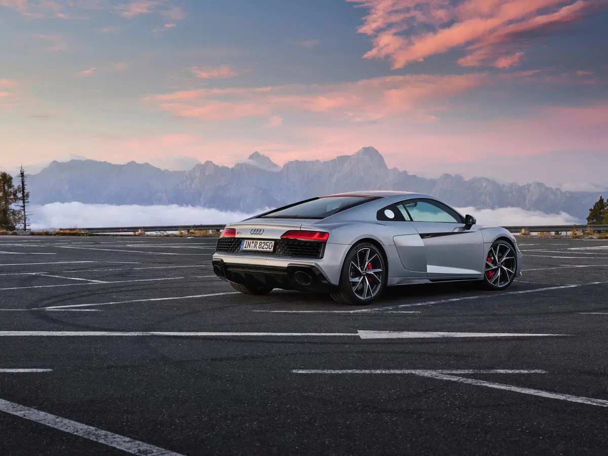 Audi R8 LMS GT4 e R8 V10 RWD, i restyling  (16)