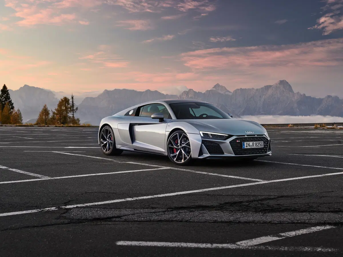 Audi R8 LMS GT4 e R8 V10 RWD, i restyling  (17)