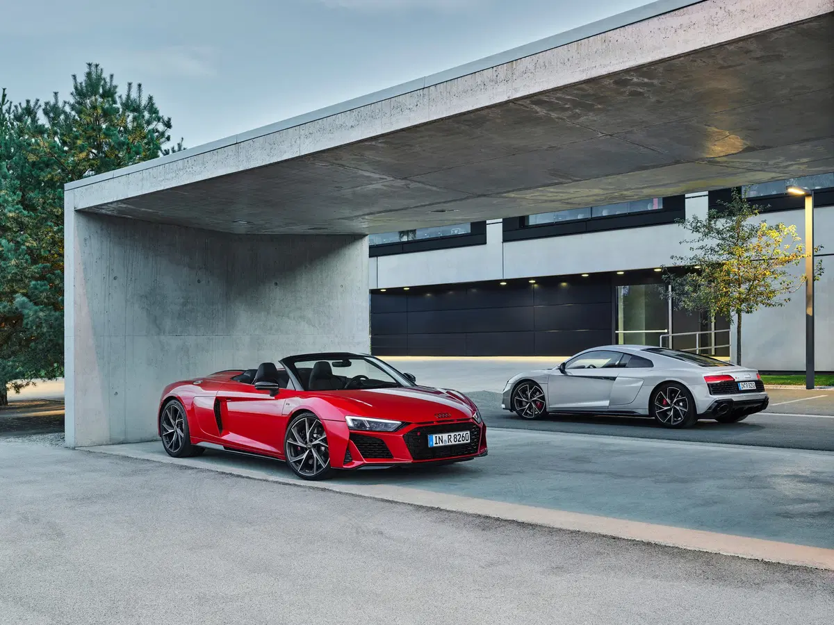 Audi R8 LMS GT4 e R8 V10 RWD, i restyling 