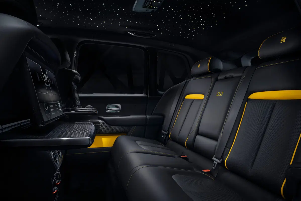 Rolls-Royce Cullinan Black Badge, look total black per il SUV di lusso (7)