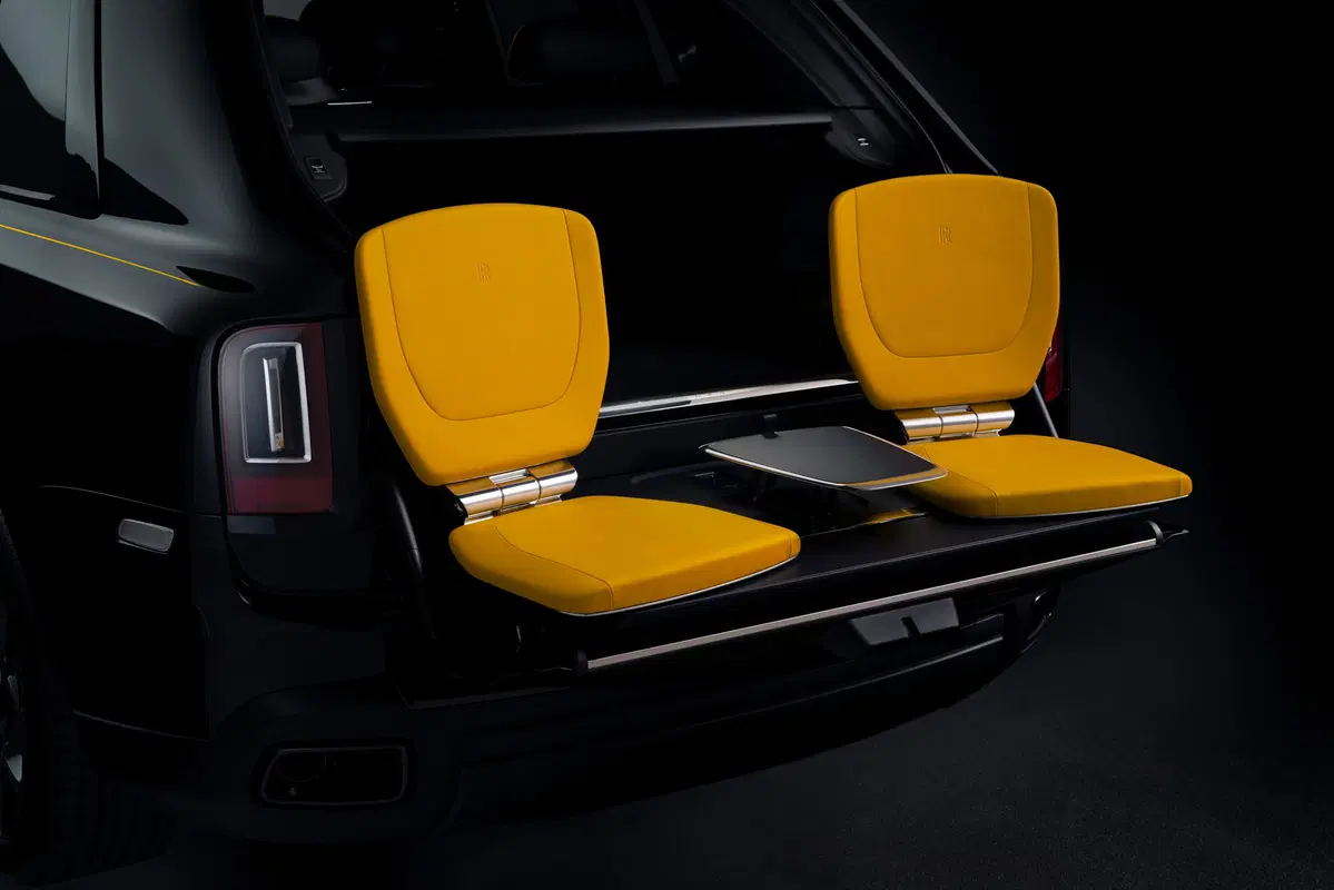 Rolls-Royce Cullinan Black Badge, look total black per il SUV di lusso (9)