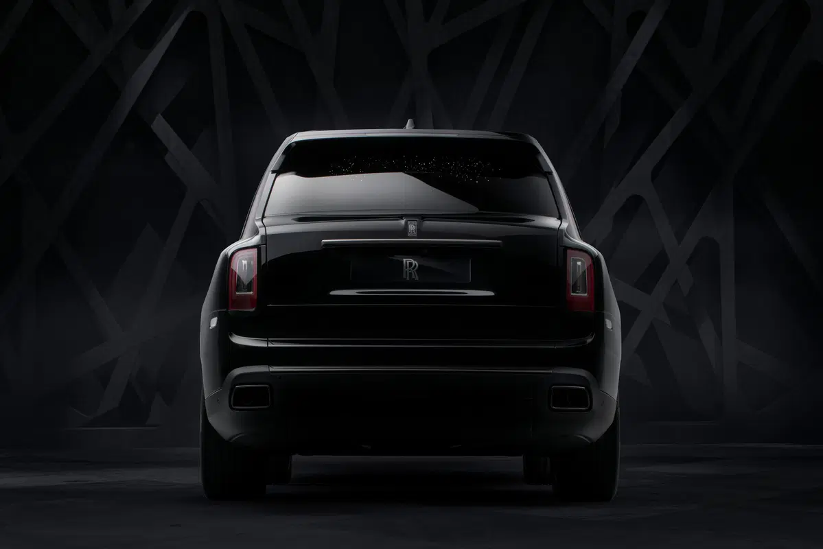 Rolls-Royce Cullinan Black Badge, look total black per il SUV di lusso (10)