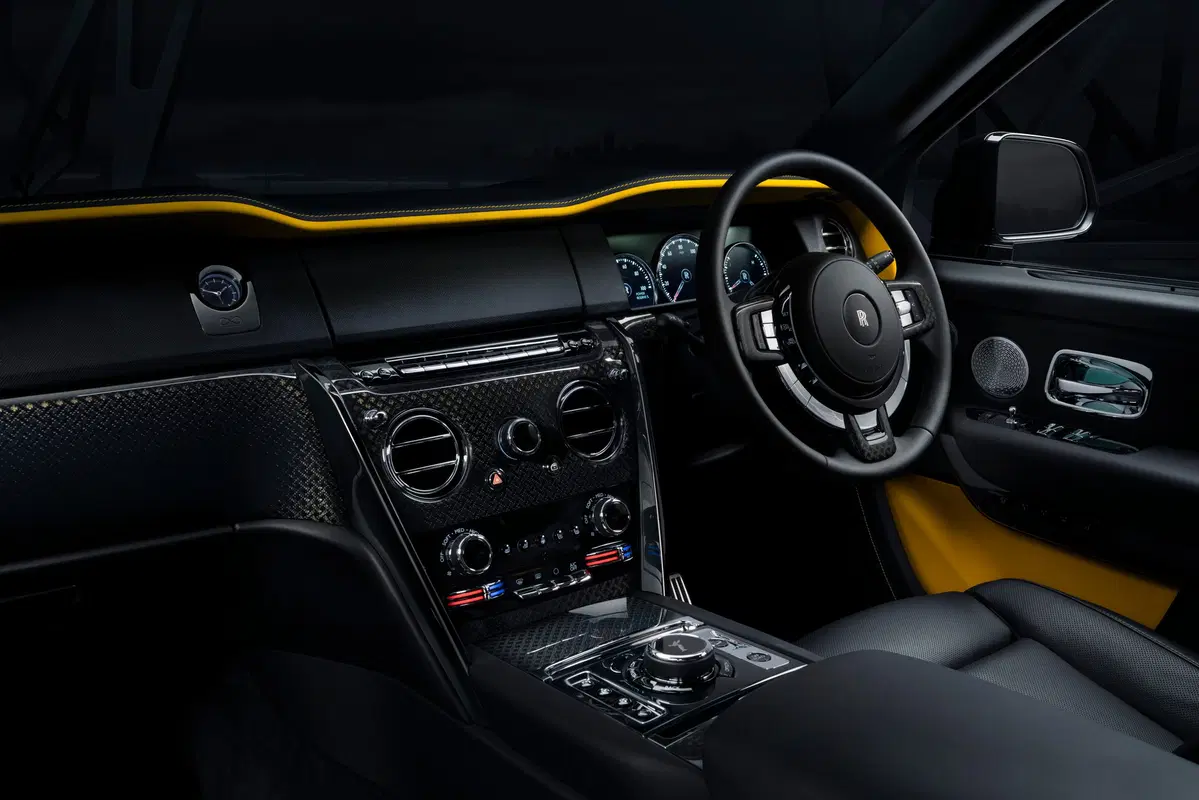 Rolls-Royce Cullinan Black Badge, look total black per il SUV di lusso (11)