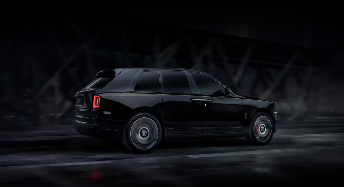 Rolls-Royce Cullinan Black Badge, look total black per il SUV di lusso (6)