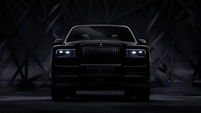 Rolls-Royce Cullinan Black Badge, look total black per il SUV di lusso