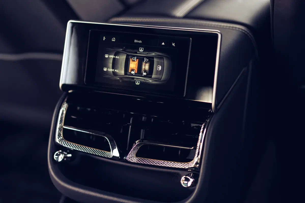 Bentley Flying Spur 2019: foto e dati della nuova limousine inglese (20)