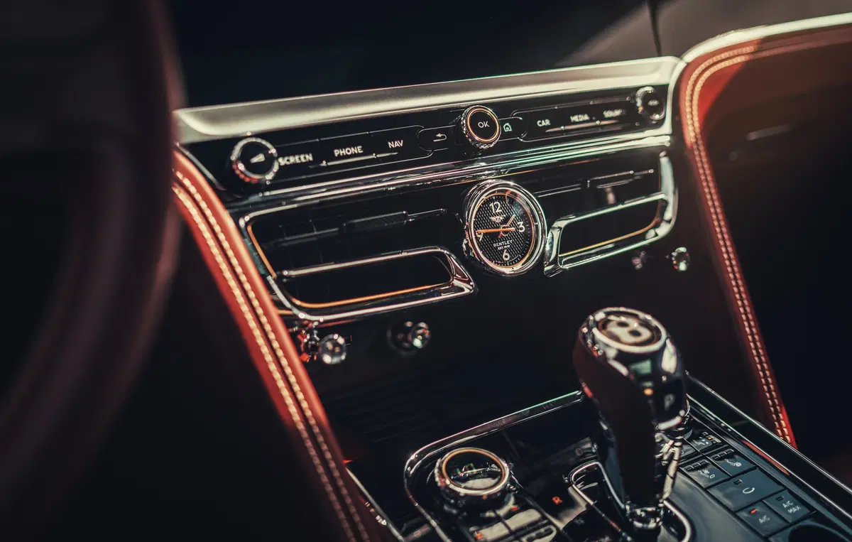Bentley Flying Spur 2019: foto e dati della nuova limousine inglese (23)