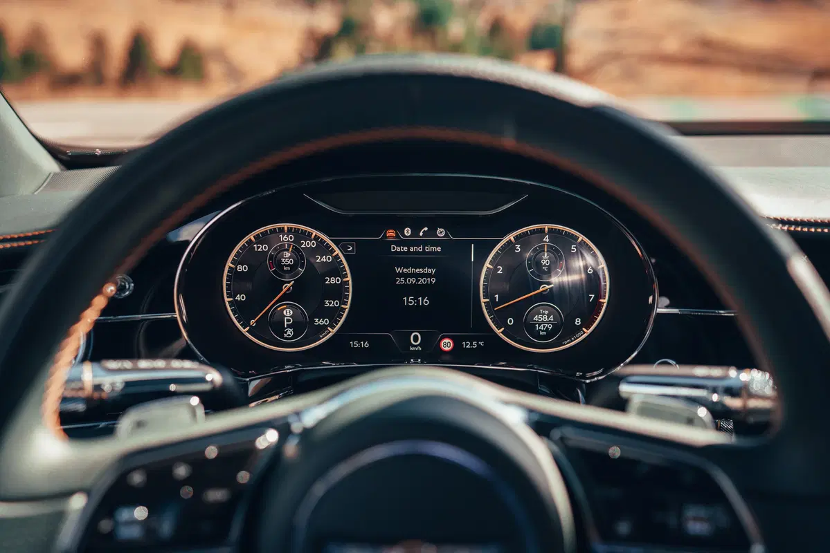 Bentley Flying Spur 2019: foto e dati della nuova limousine inglese (25)