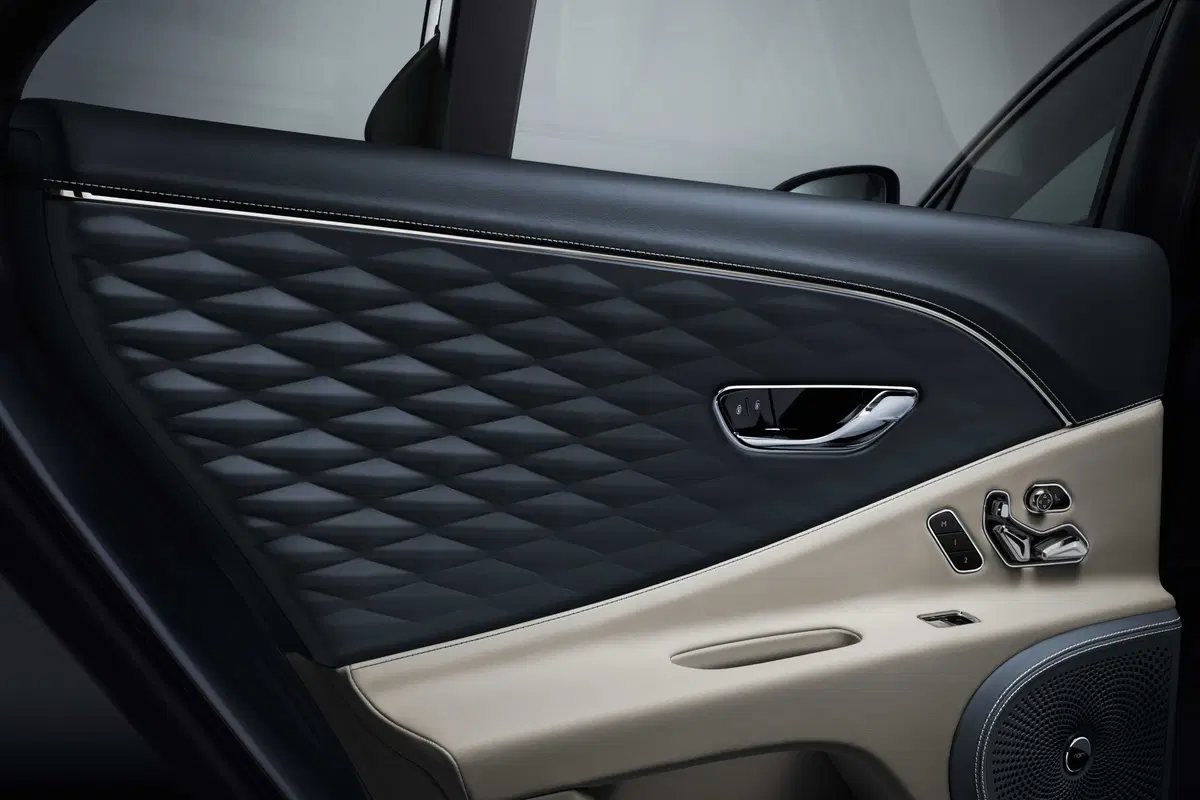 Bentley Flying Spur 2019: foto e dati della nuova limousine inglese (26)