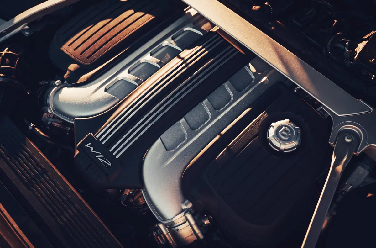 Bentley Flying Spur 2019: foto e dati della nuova limousine inglese (29)