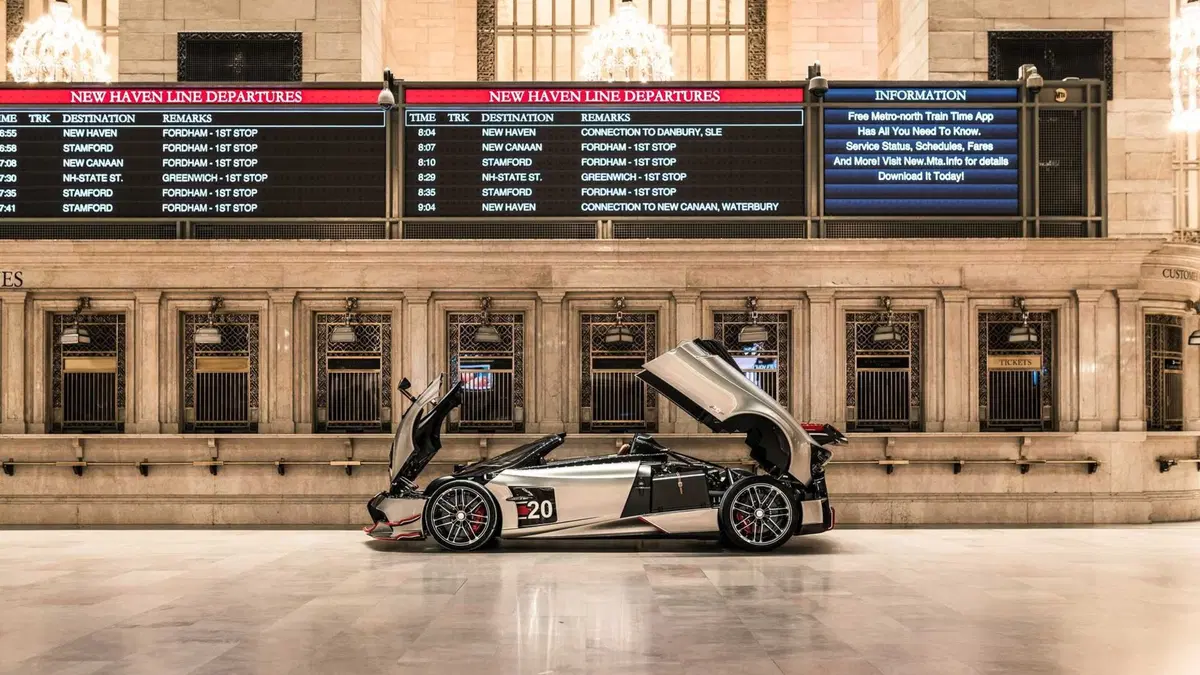 Pagani, sei vetture in mostra alla Grand Central Station di New York (2)