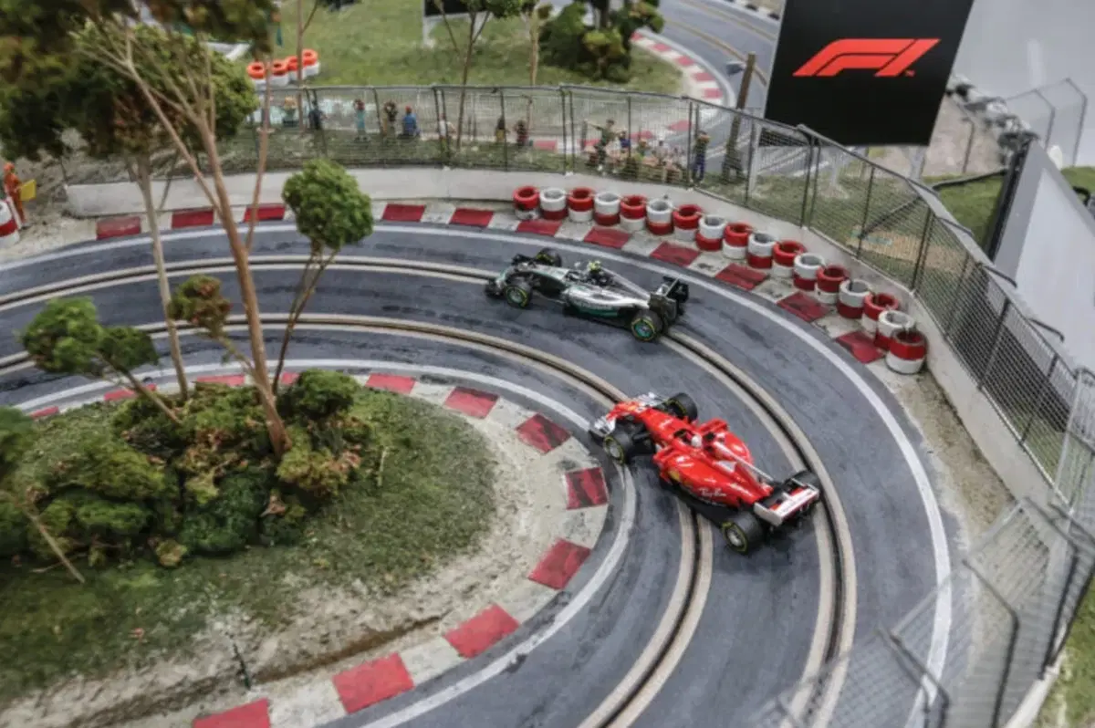 Formula 1: la pista elettrica ufficiale di slot cars da mettere in casa (3)