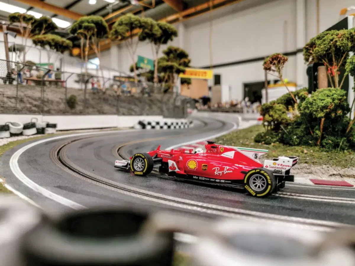 Formula 1: la pista elettrica ufficiale di slot cars da mettere in casa (6)