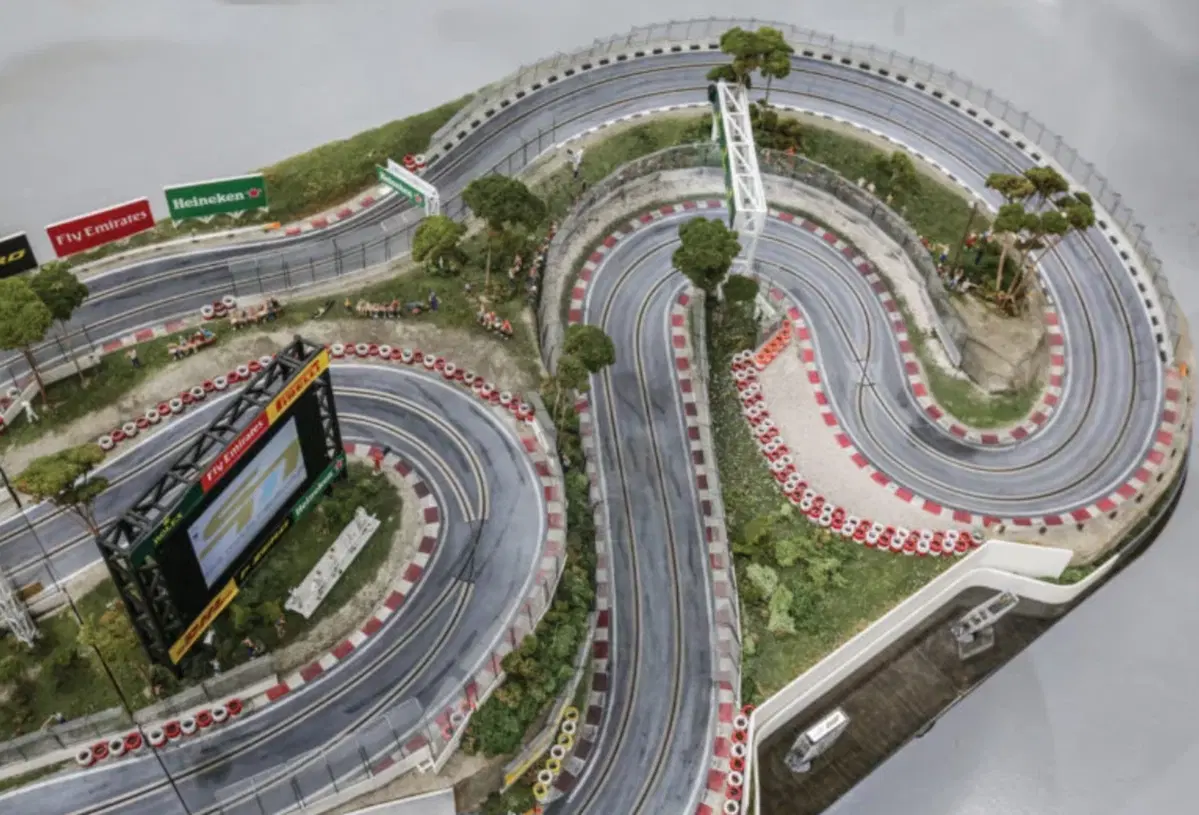 Formula 1: la pista elettrica ufficiale di slot cars da mettere in casa (8)