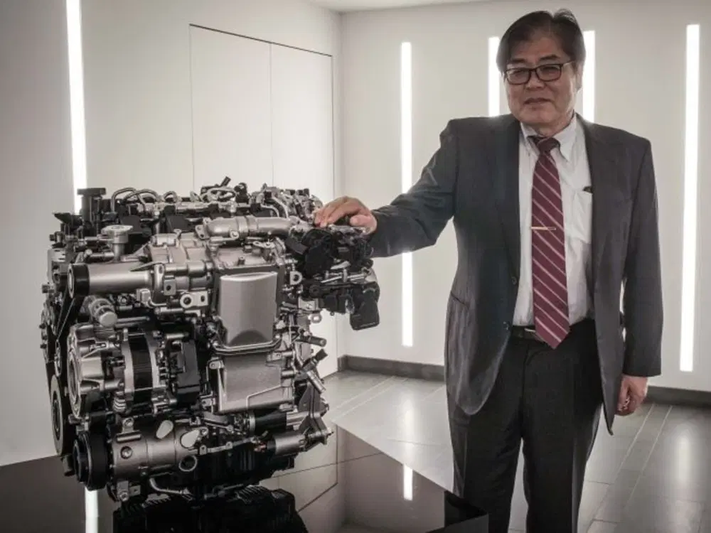 L'ingegner Hitomi a Milano, con "il suo" gioiello Skyactiv-X