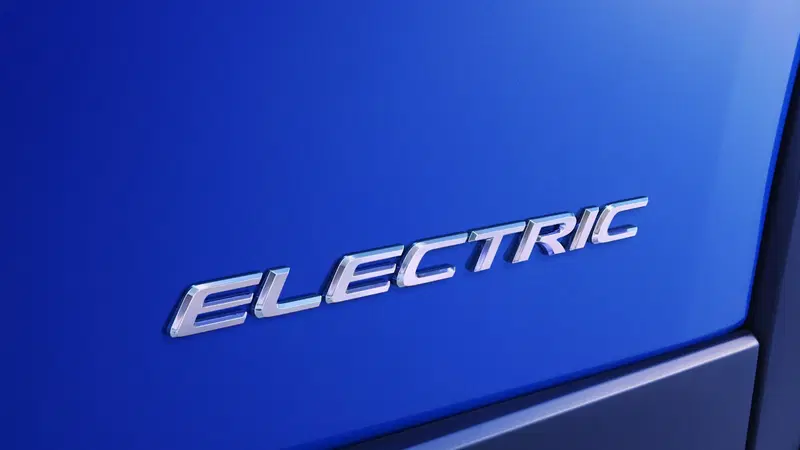 Lexus: il primo modello elettrico arriver&agrave; il 22 novembre