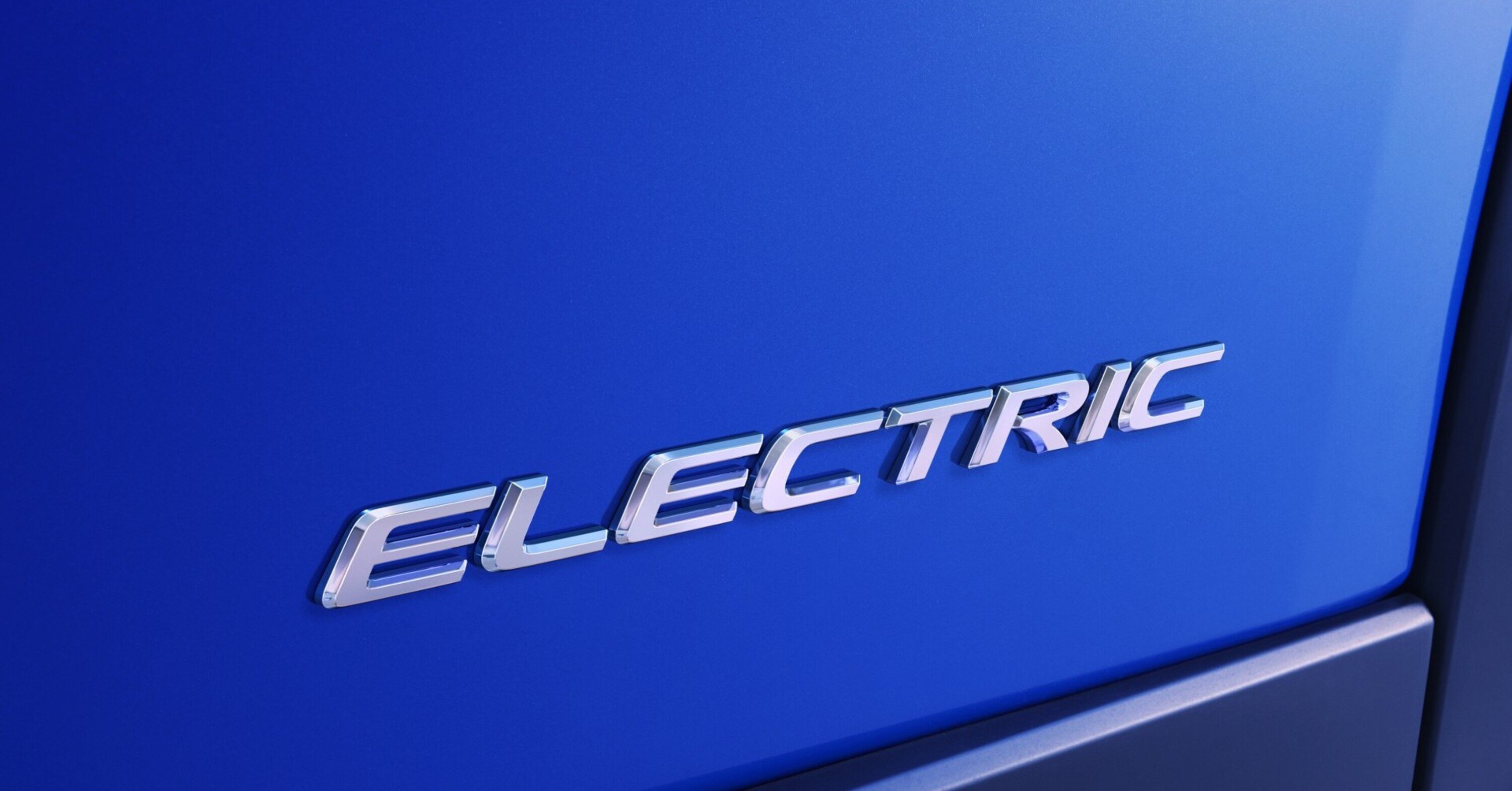 Lexus: il primo modello elettrico arriver&agrave; il 22 novembre