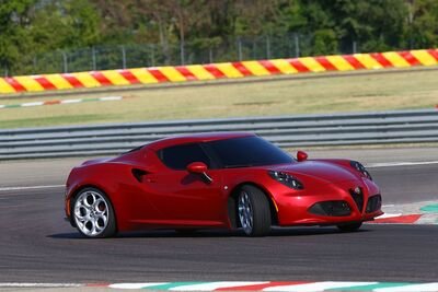 Alfa Romeo 4C: interrotta la produzione 