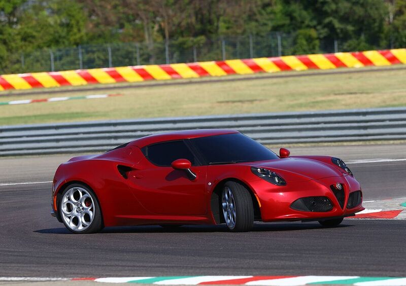 Alfa Romeo 4C: interrotta la produzione 