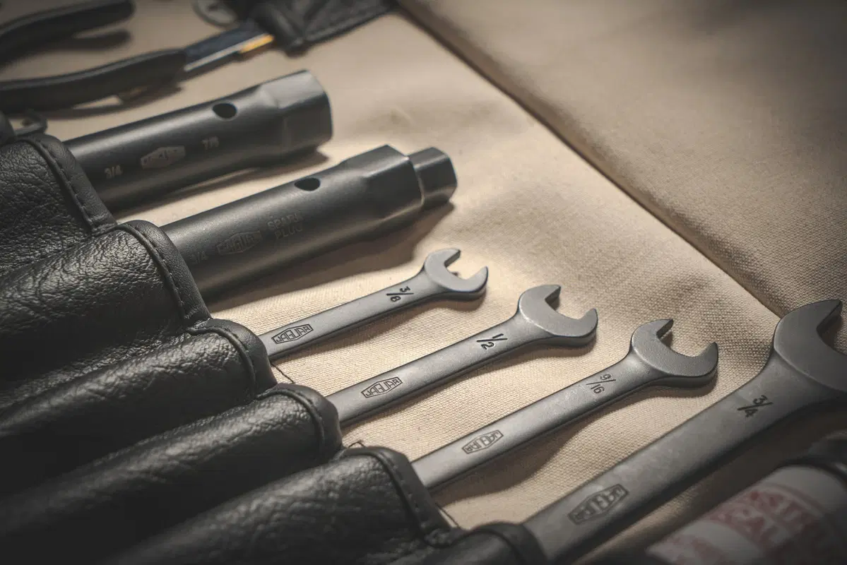 Jaguar ripropone il toolkit originale per la E-Type (3)